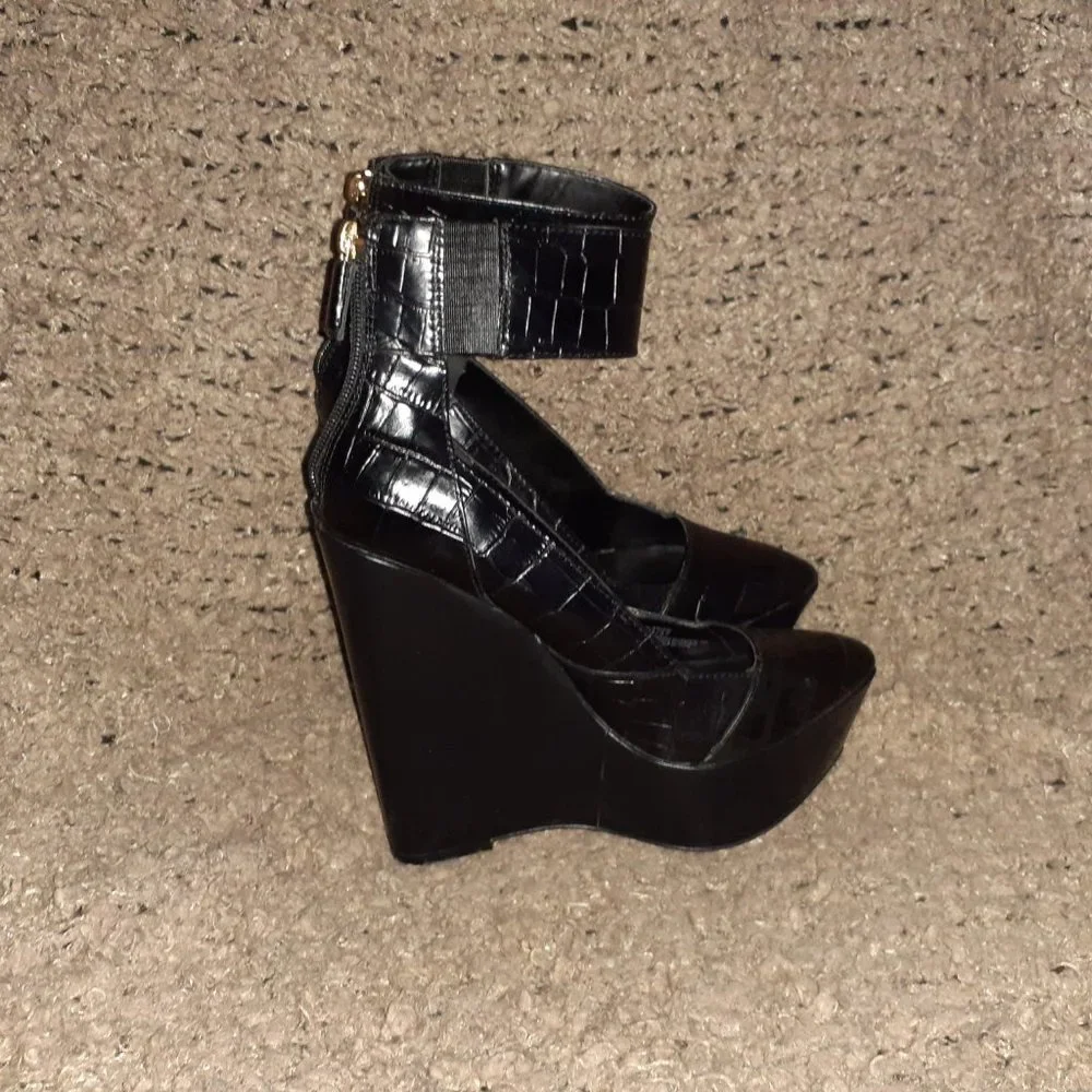 BCBGMAXAZRIA-Arcade-Wedge Sandals-Ankle Wrap-Black Croc Print Leather-Sz 7-NWOB